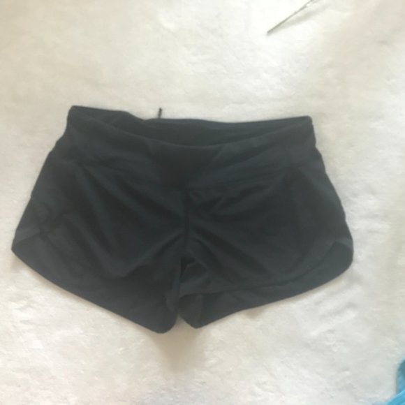 LULULEMON (BLACK) SPEED UP SHORT 2.5INCH INSEAM - Picture 2 of 4
